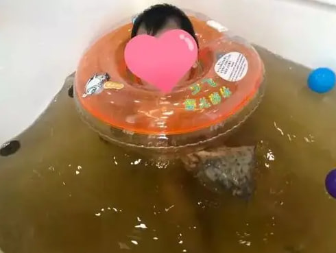 Nước lá trầu không giảm viêm ngứa ngáy cho da bé bị chàm sữa