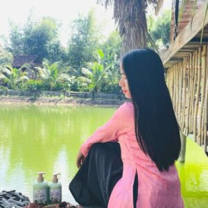 Dầu gội giúp tóc đen dài mềm và mượt hơn